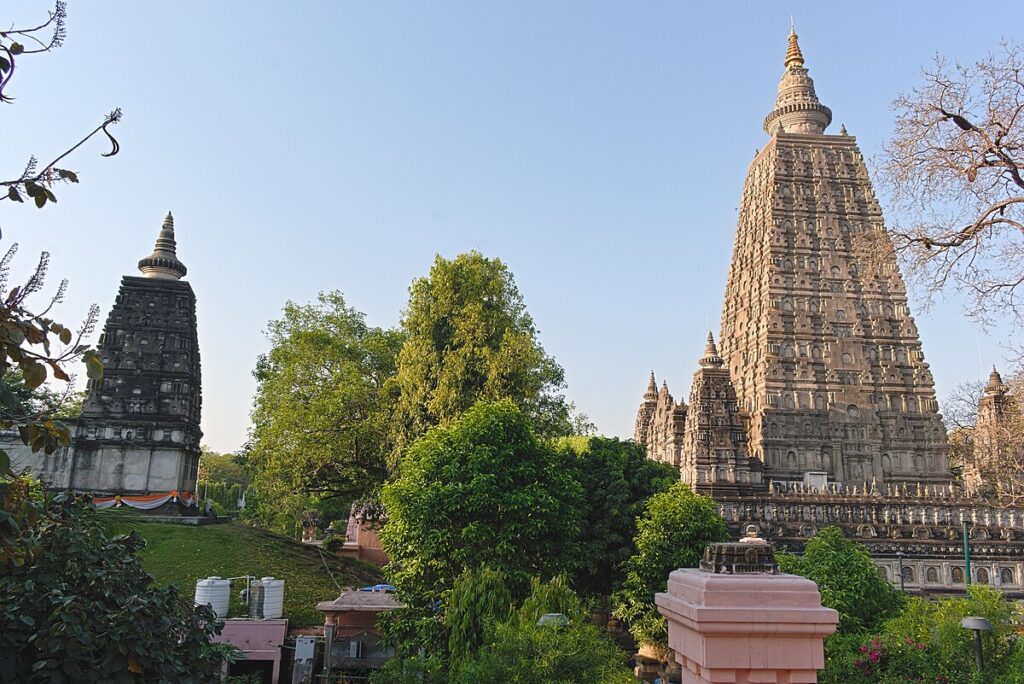 This image has an empty alt attribute; its file name is 1Mahabodhi_temple_complex_Bodhgaya_07-1024x684.jpg